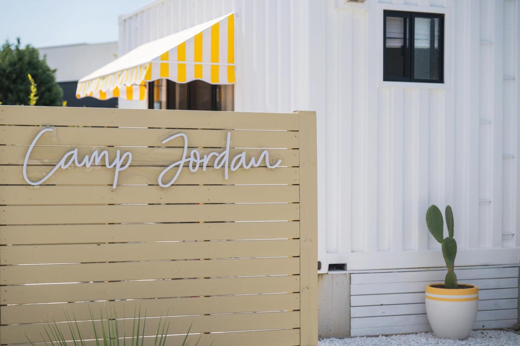 Camp Jordan Hotel พอร์ตแมคควอรี ภายนอก รูปภาพ